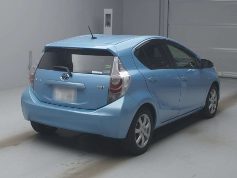 2012 Toyota Aqua NHP10[1]