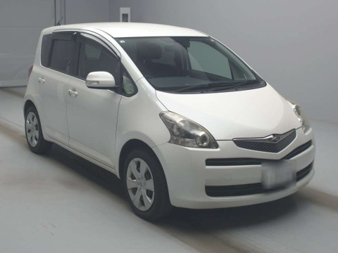 2010 Toyota Ractis SCP100[2]