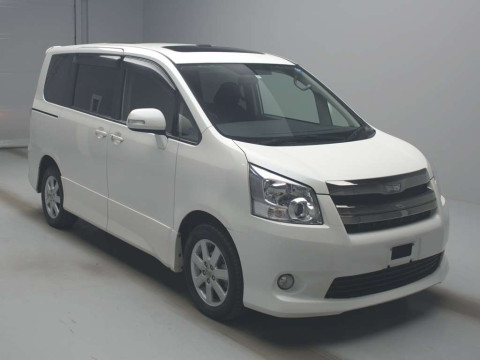 2007 Toyota Noah ZRR75W[2]