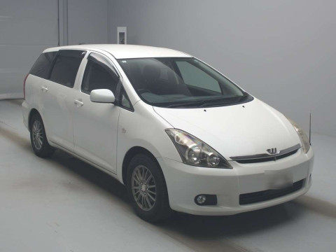 2005 Toyota Wish ZNE10G[2]