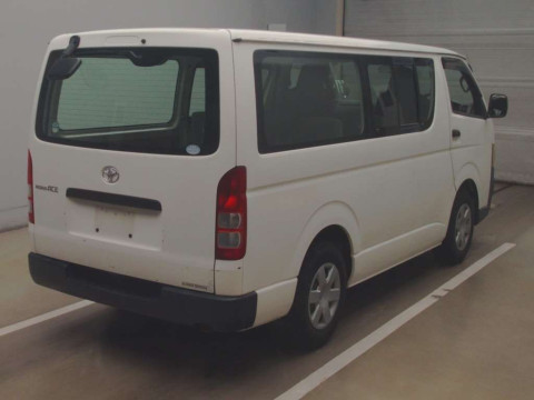 2004 Toyota Regiusace Van TRH200V[1]