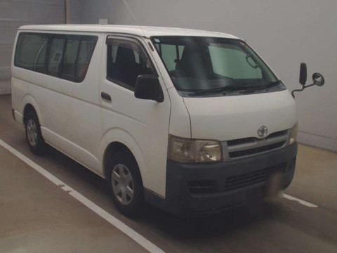 2004 Toyota Regiusace Van TRH200V[2]