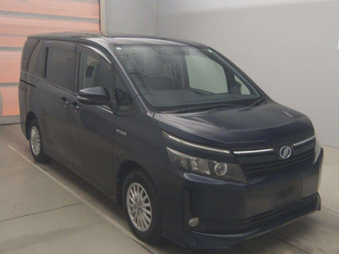 2014 Toyota Voxy ZWR80G[2]