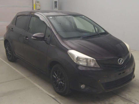 2013 Toyota Vitz NSP130[2]