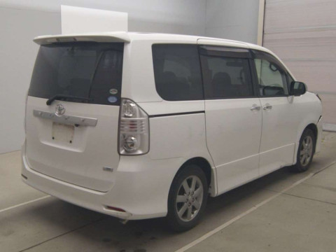 2010 Toyota Voxy ZRR70W[1]