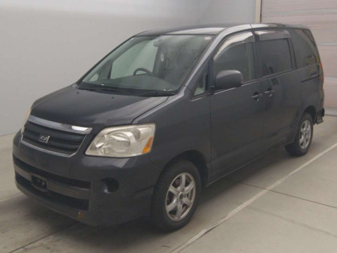 2004 Toyota Noah AZR60G[0]