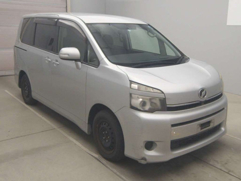 2011 Toyota Voxy ZRR70G[2]