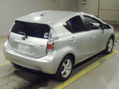 2012 Toyota Aqua NHP10[1]