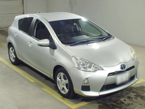 2012 Toyota Aqua NHP10[2]