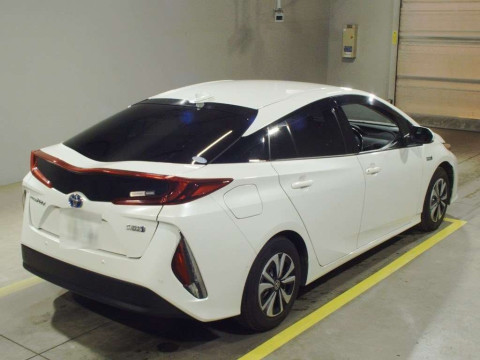 2018 Toyota Prius PHV ZVW52[1]