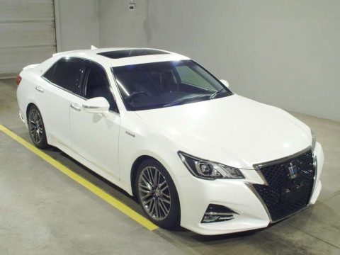 2015 Toyota Crown Hybrid AWS211[2]