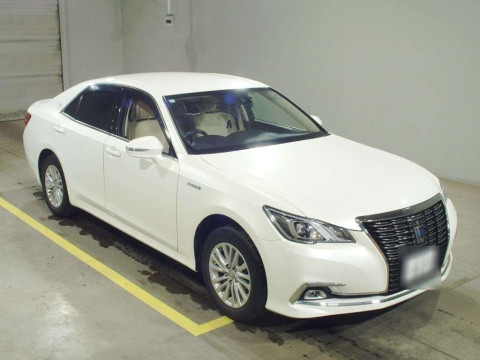 2017 Toyota Crown Hybrid AWS211[2]