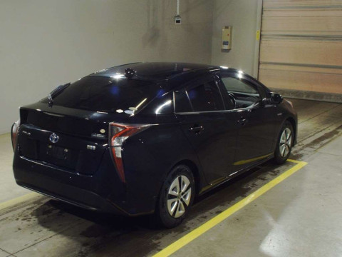 2016 Toyota Prius ZVW51[1]