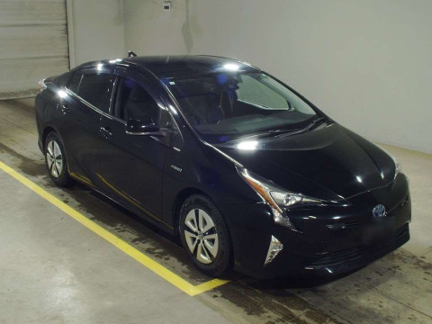 2016 Toyota Prius ZVW51[2]