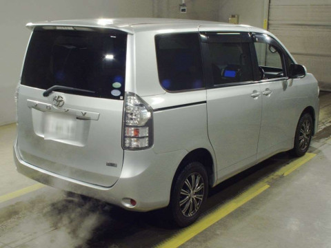 2013 Toyota Voxy ZRR75G[1]