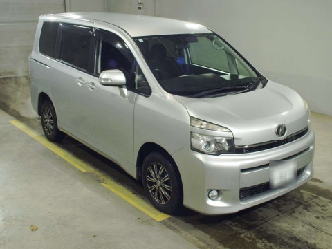 2013 Toyota Voxy ZRR75G[2]