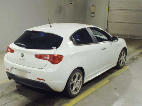 2012 Alfa Romeo Giulietta 940141[1]