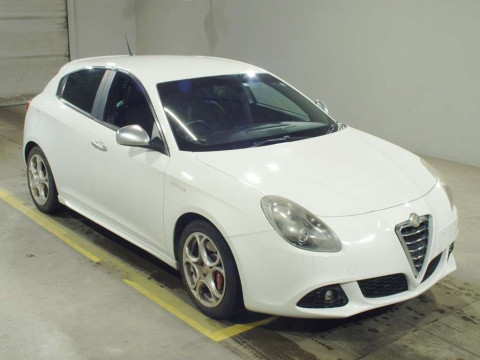 2012 Alfa Romeo Giulietta 940141[2]