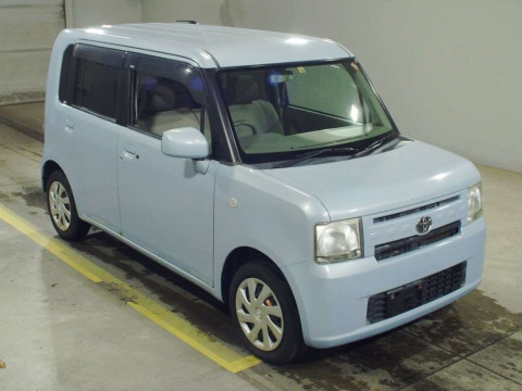 2011 Toyota Pixis Space L585A[2]