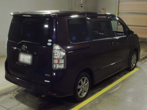 2010 Toyota Voxy ZRR75W[1]