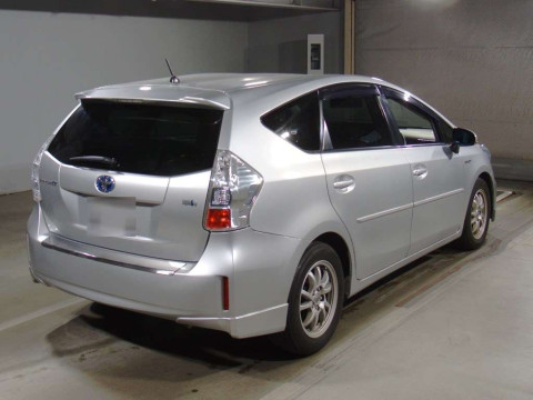 2011 Toyota Prius alpha ZVW41W[1]