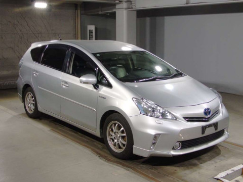 2011 Toyota Prius alpha ZVW41W[2]