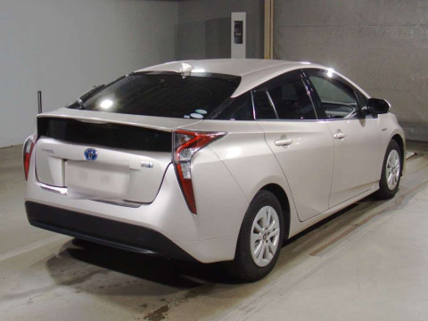 2016 Toyota Prius ZVW50[1]