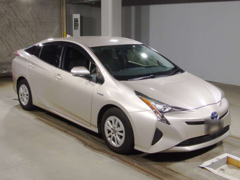 2016 Toyota Prius ZVW50[2]