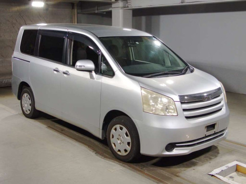 2009 Toyota Noah ZRR75G[2]