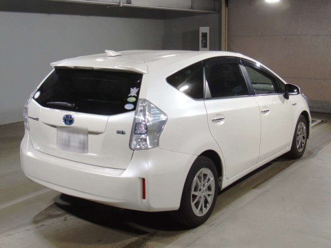 2014 Toyota Prius alpha ZVW41W[1]