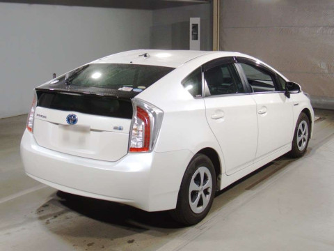 2015 Toyota Prius ZVW30[1]