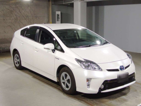 2015 Toyota Prius ZVW30[2]