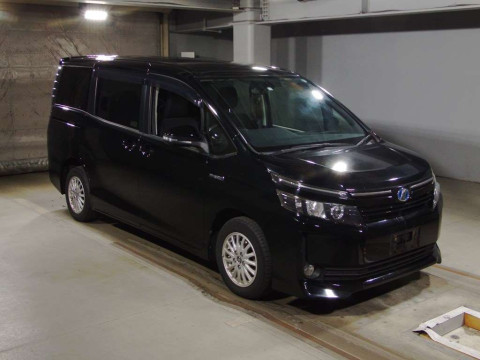 2014 Toyota Voxy ZWR80G[2]