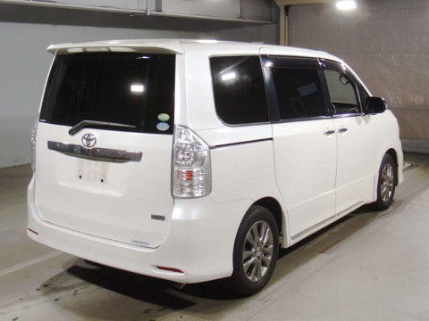 2013 Toyota Voxy ZRR70W[1]