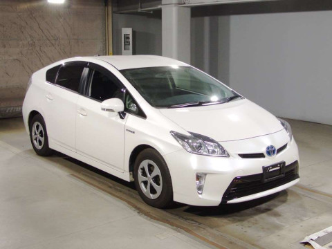 2014 Toyota Prius ZVW30[2]