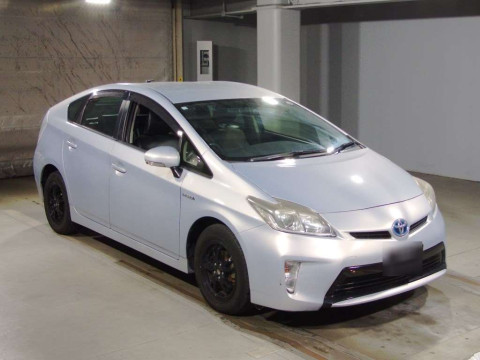 2013 Toyota Prius ZVW30[2]