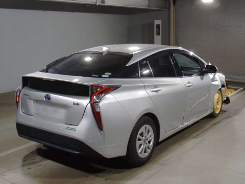 2017 Toyota Prius ZVW50[1]