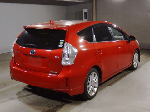 2013 Toyota Prius alpha ZVW40W[1]