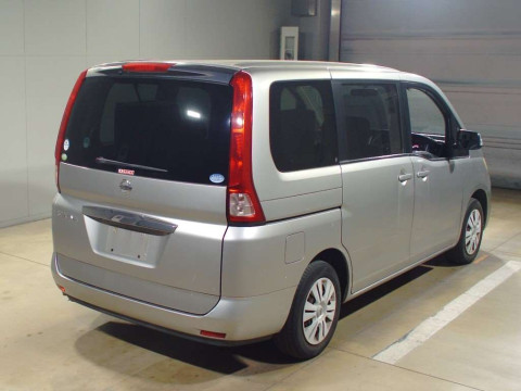 2010 Nissan Serena C25[1]