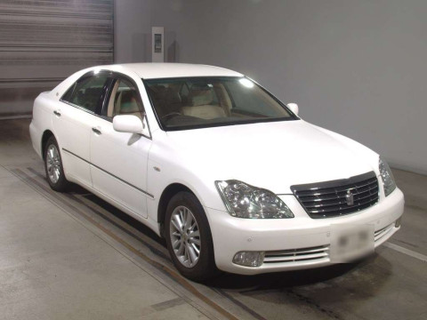 2004 Toyota Crown GRS182[2]