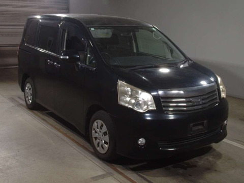 2013 Toyota Noah ZRR70G[2]