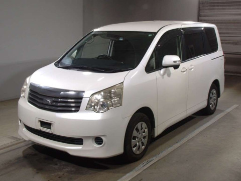 2013 Toyota Noah ZRR70G[0]