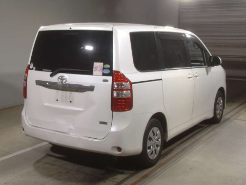 2013 Toyota Noah ZRR70G[1]