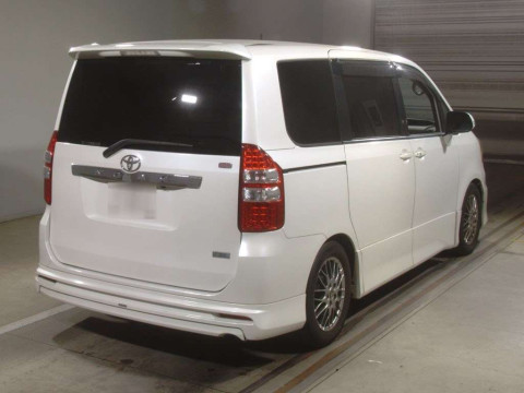 2012 Toyota Noah ZRR70W[1]