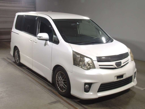 2012 Toyota Noah ZRR70W[2]