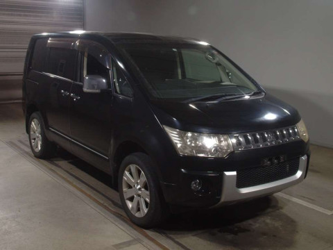 2011 Mitsubishi Delica D5 CV5W[2]