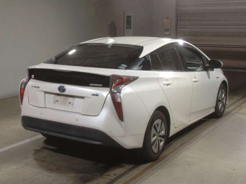 2016 Toyota Prius ZVW51[1]