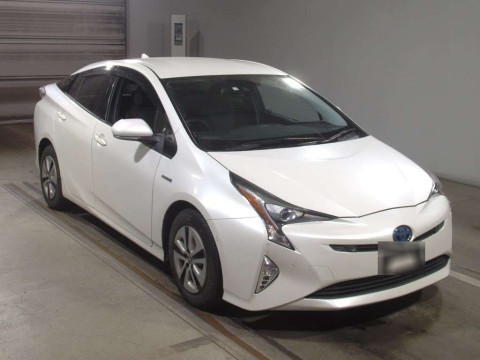 2016 Toyota Prius ZVW51[2]