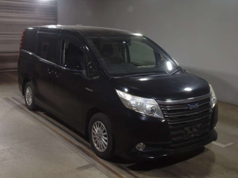 2014 Toyota Noah ZWR80G[2]