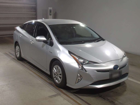 2016 Toyota Prius ZVW50[2]